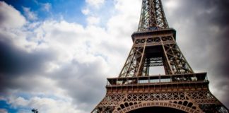 Paris com menos 1,5 milhões de turistas depois dos atentados