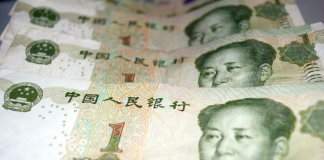 Moeda chinesa cai para nível mais baixo desde 2008