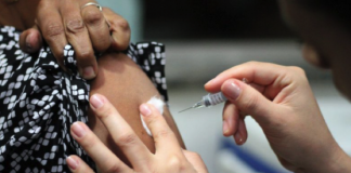 Professores e auxiliares do pré-escolar e 1.º ciclo vacinados a partir do final de março