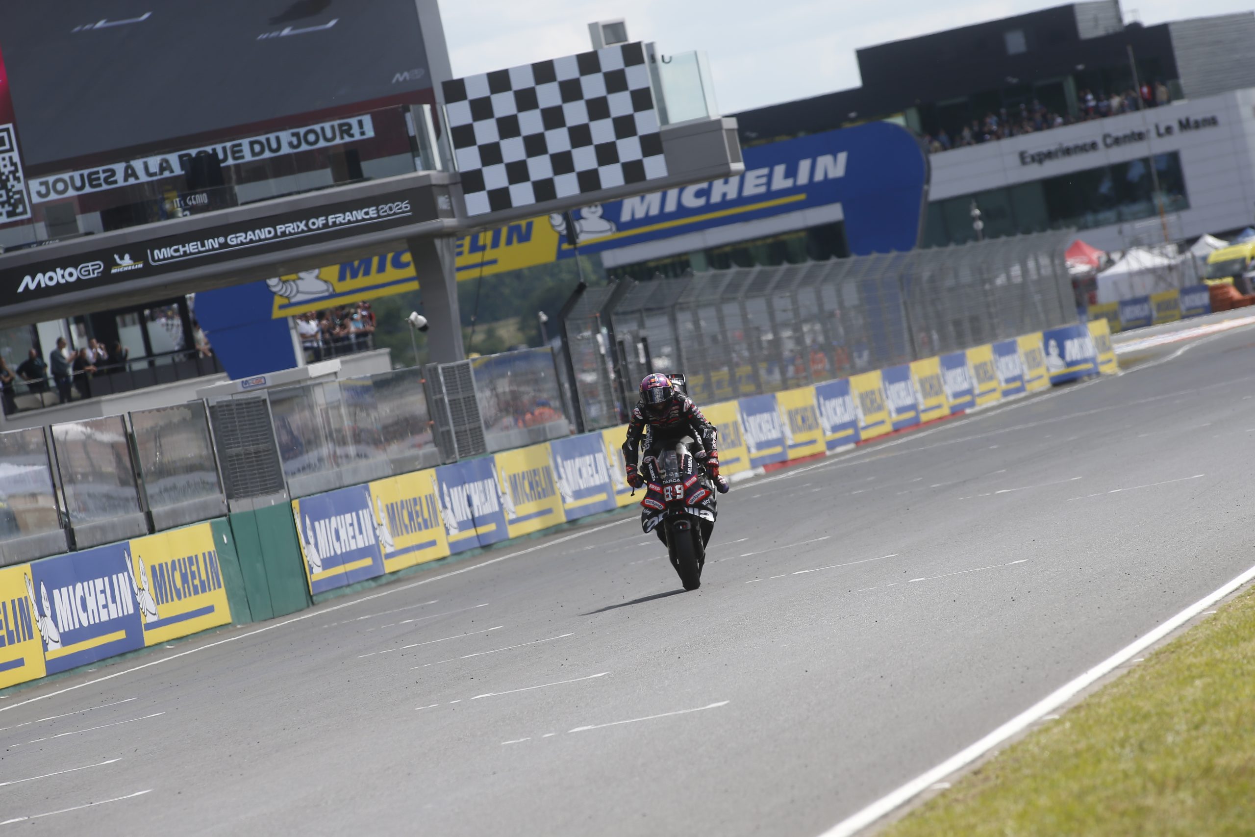 MotoGP™ MICHELIN® GRAND PRIX OF FRANCE | Vitória e pódio para a Aprilia Racing na Tissot Sprint de Le Mans